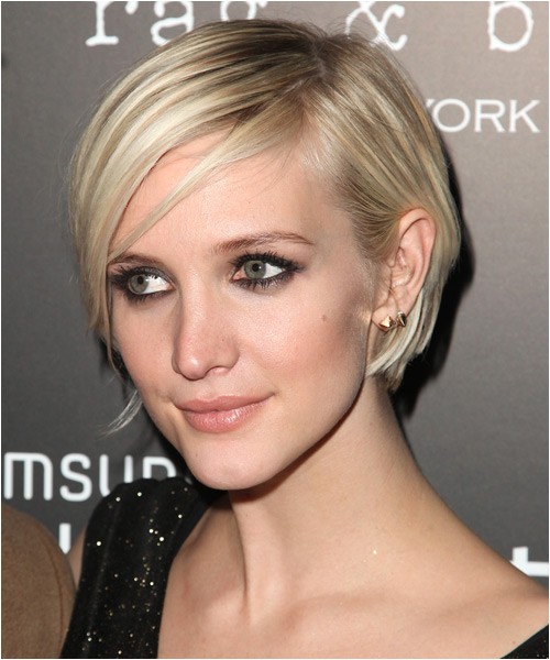 Ashlee Simpson smooth light blonde hairstyle