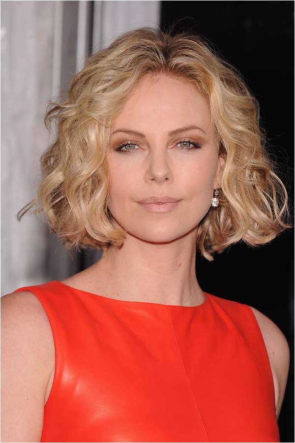 the best haircuts for women with long faces