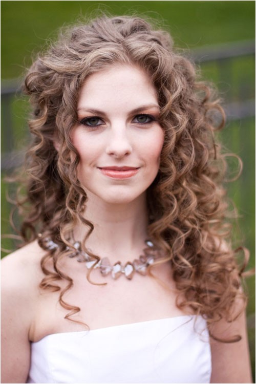 wedding hairstyles for curly hair