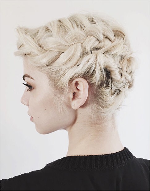 easy and stylish updos for short hair