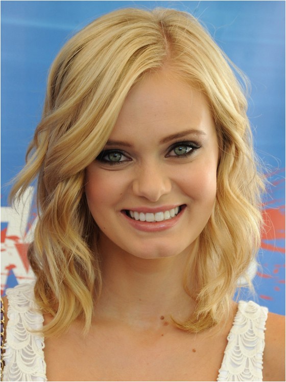 sara paxton wavy bob haircut I