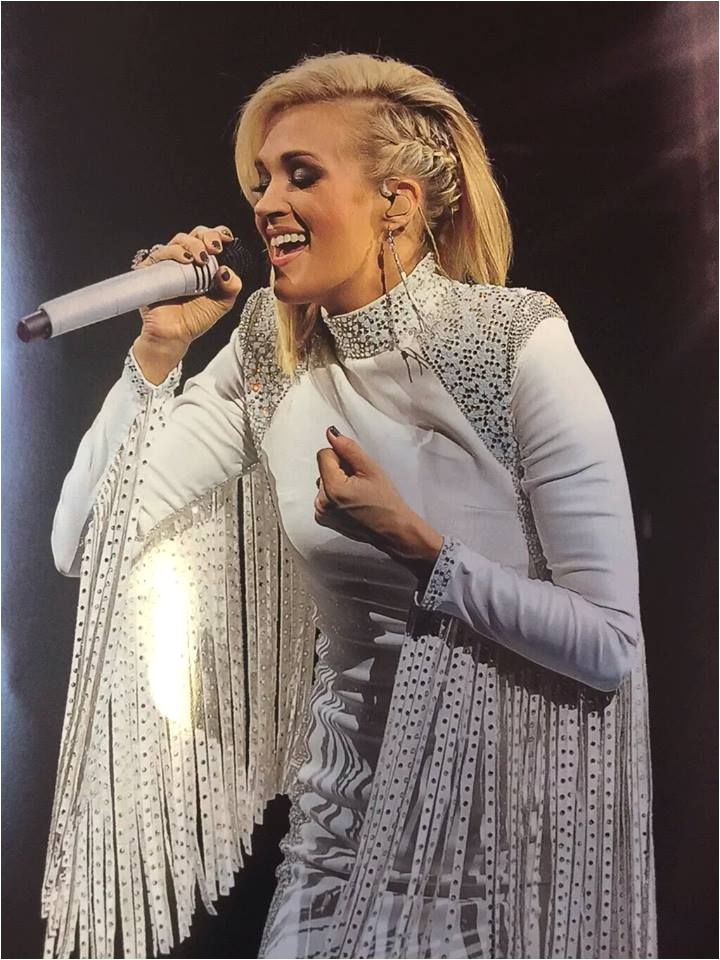 carrie underwood storyteller tour