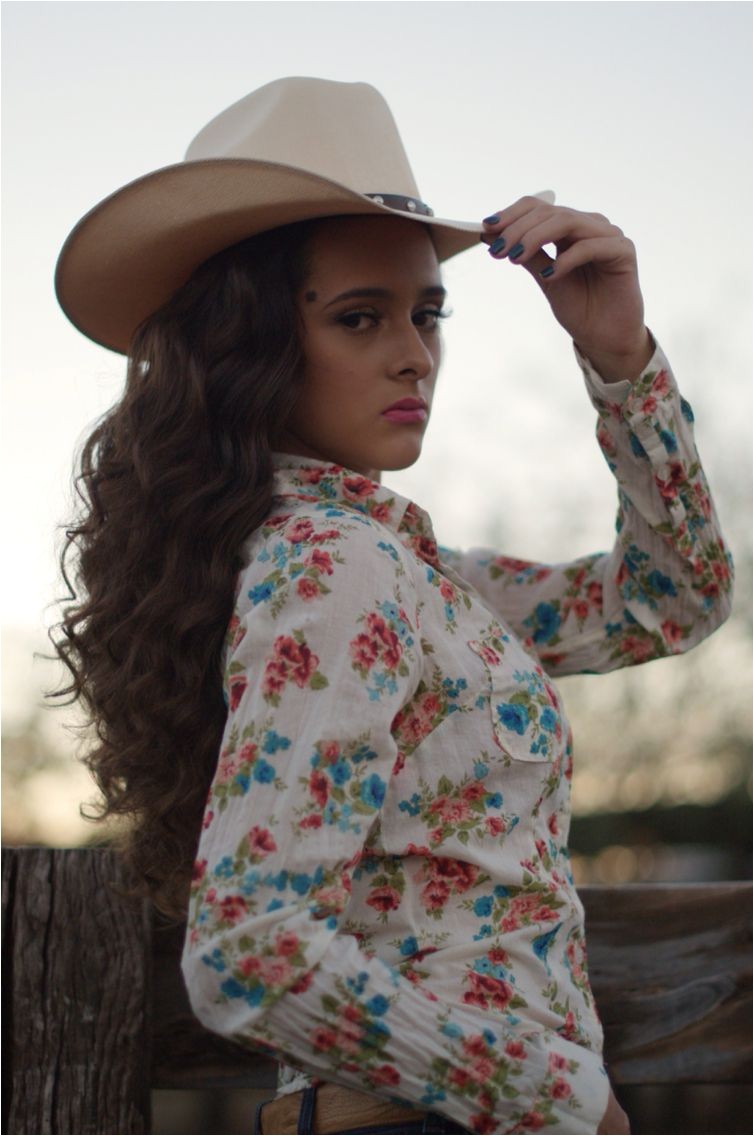 Cowgirl vaquera rodeo girl hair