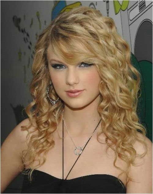 20 long curly hairstyles for round faces