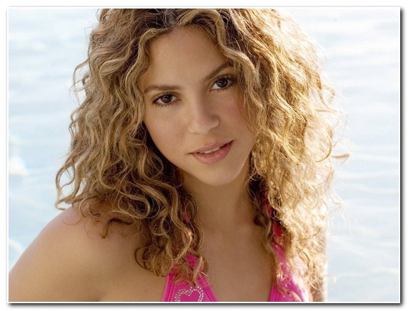 beach hairstyles curly hair