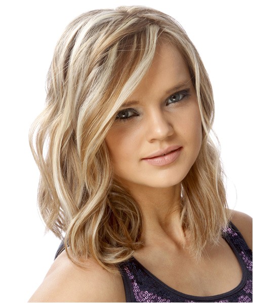 casual highlighted hairstyle with side part