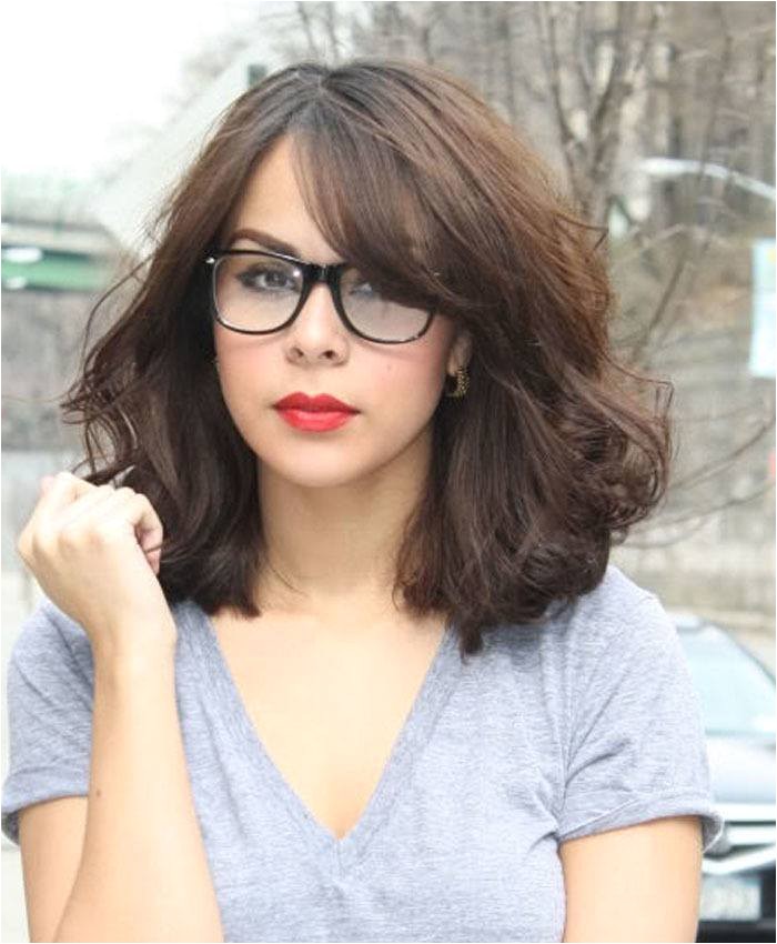 cute hairstyles for women with glasses this year