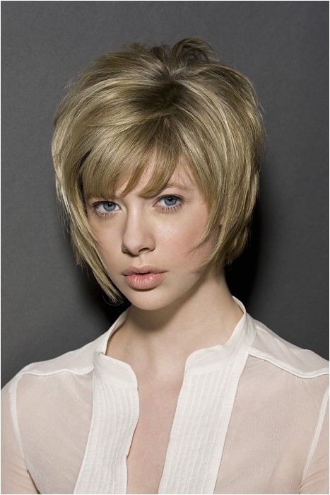 cute medium hairstyles for round face shapes