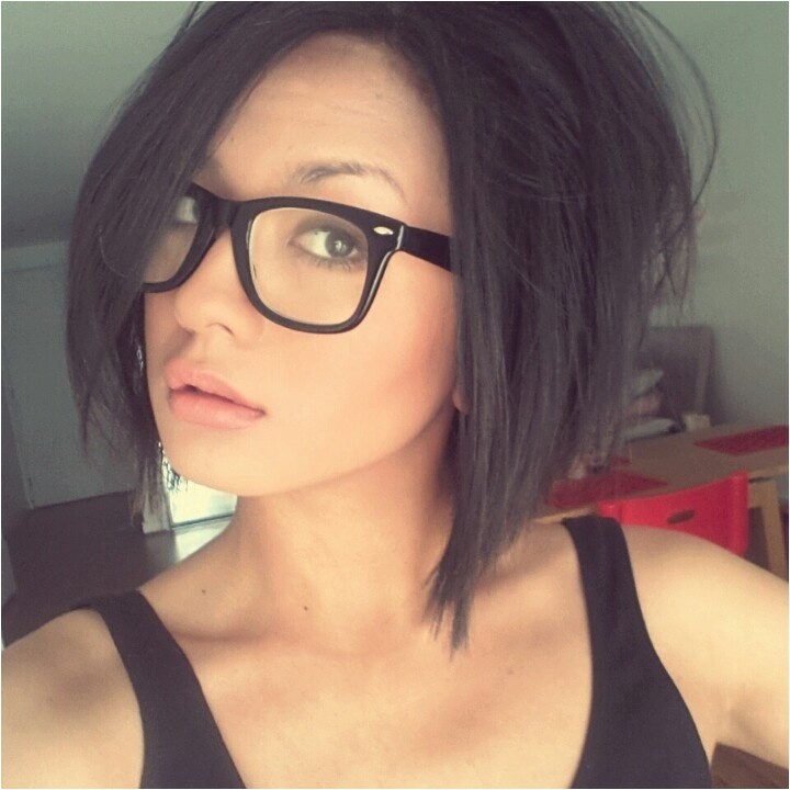 cute hairstyles for women with glasses this year