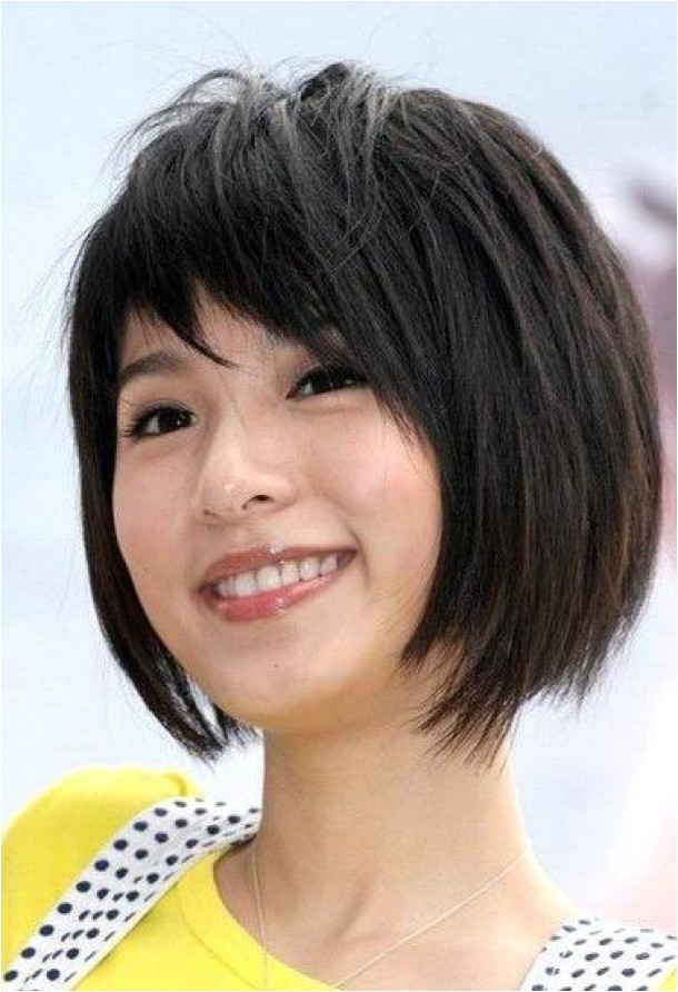 short hairstyles for round faces womens