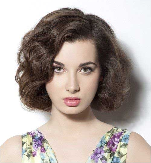 10 short hairstyles for thick wavy hair