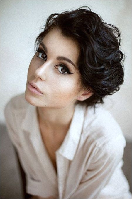 20 stylish short hairstyles for women with thick hair