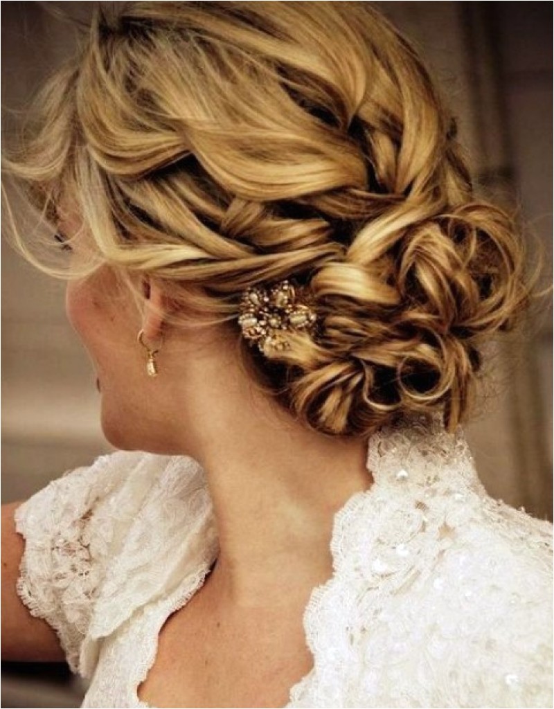cute bridesmaid hairstyles for medium hair