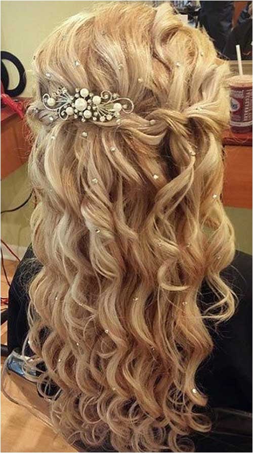 35 prom hairstyles for curly hair