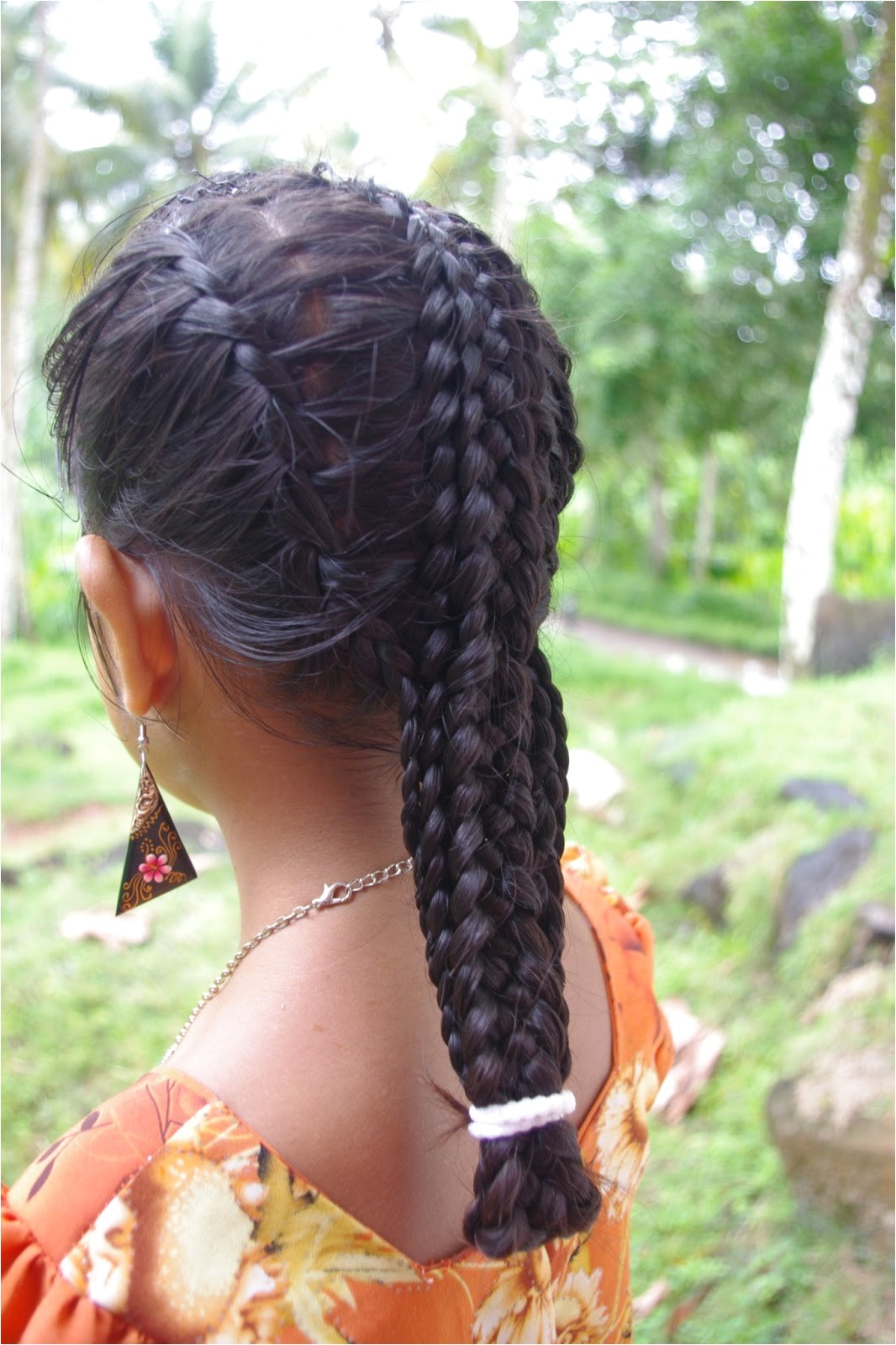 micronesian girl basket weave french