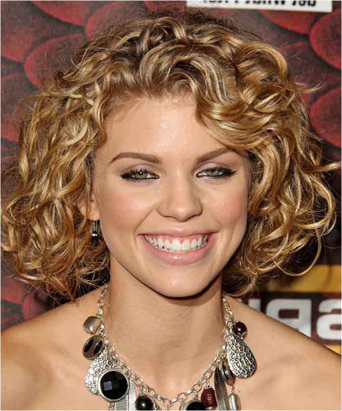 25 best curly short hairstyles for round faces
