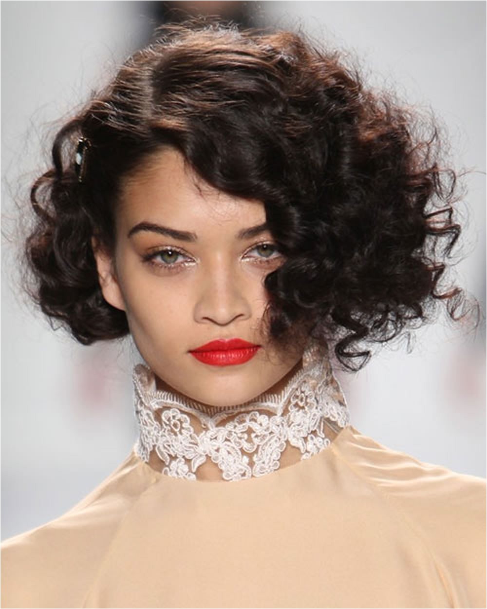 hairstyles for curly short hair