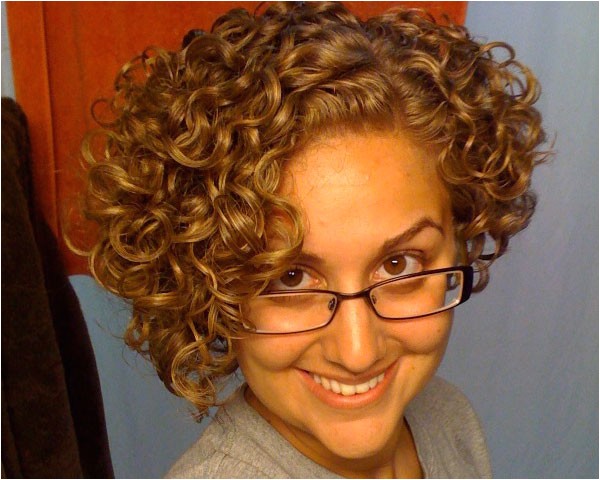 beautiful tight curly hairstyles for womens