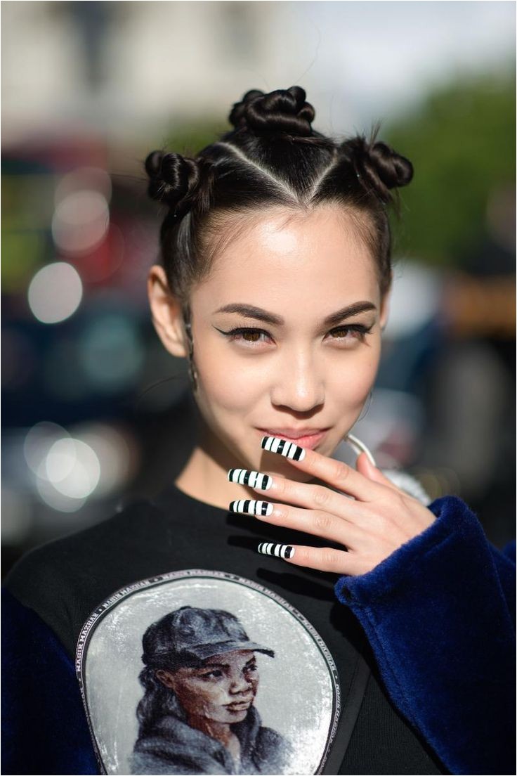Kiko Mizuhara London Wow talk about world wide influence 90s hiphop fashion She has the sideburn waves andeverything