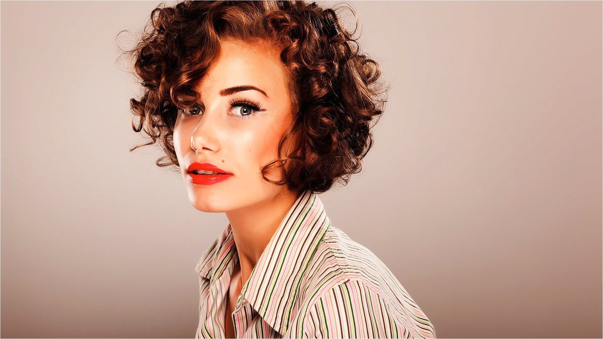how to style short curly hair short hairstyles