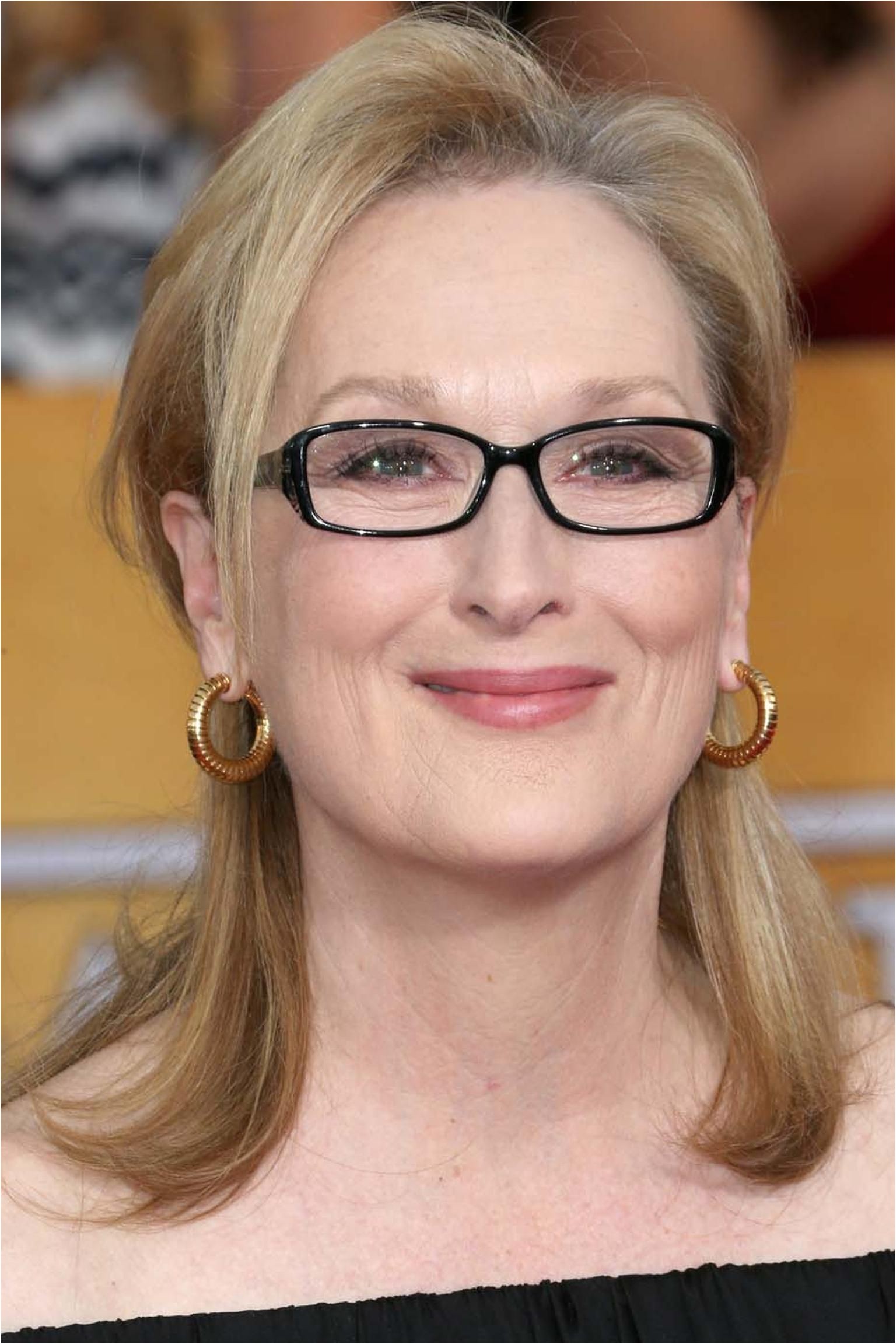 15 Hairstyles for Women Over 50 With Glasses