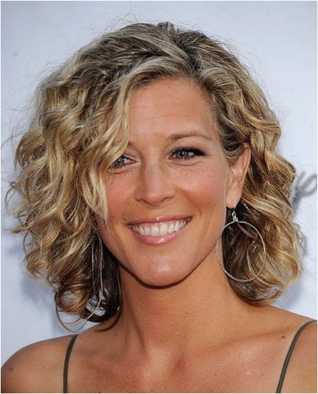 medium curly hairstyles 2014