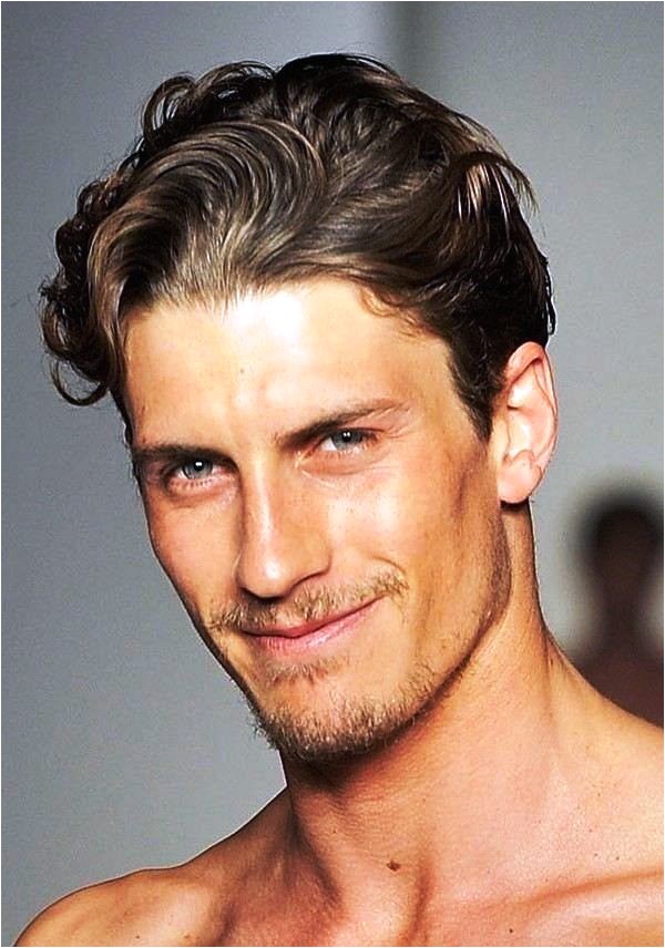 25 wavy hairstyles for men to try this year