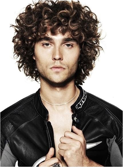 good hairstyles for men with curly hair