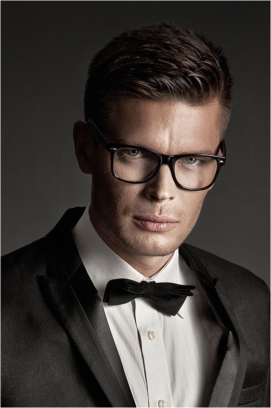 22 pictures that prove glasses make guys look obscenely hot