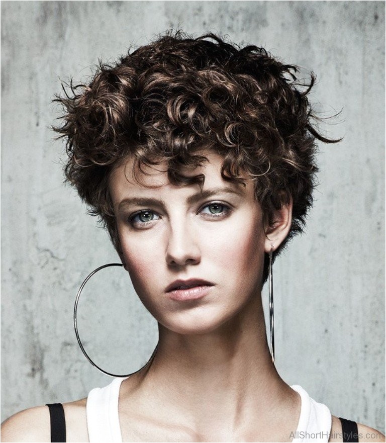 11 top class short curly hairstyle for girls