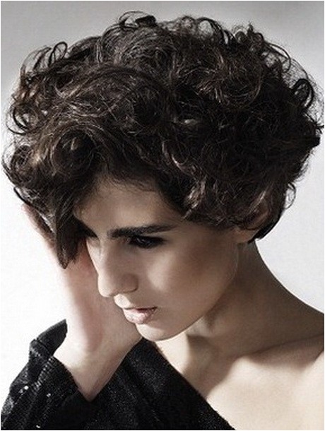 short curly hairstyles for mature women