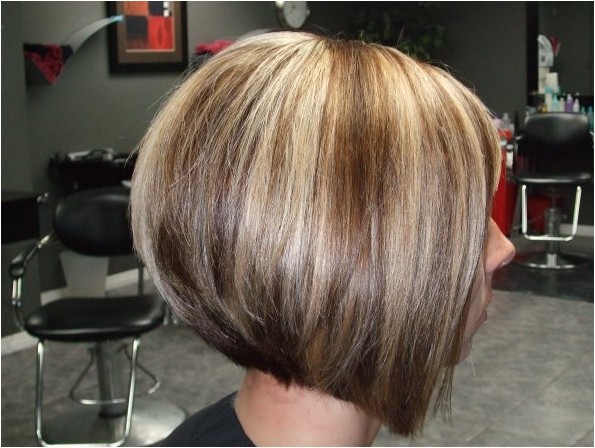 side view of graduated bob haircut with highlights