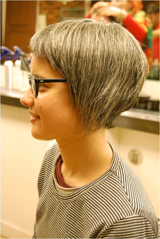 stylish asymmetrical bob haircut for women