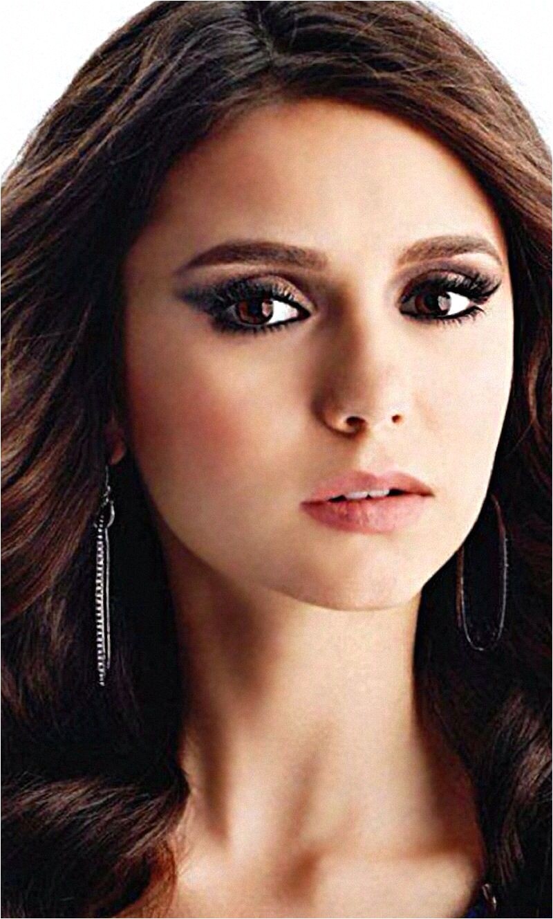 Nina Dobrev