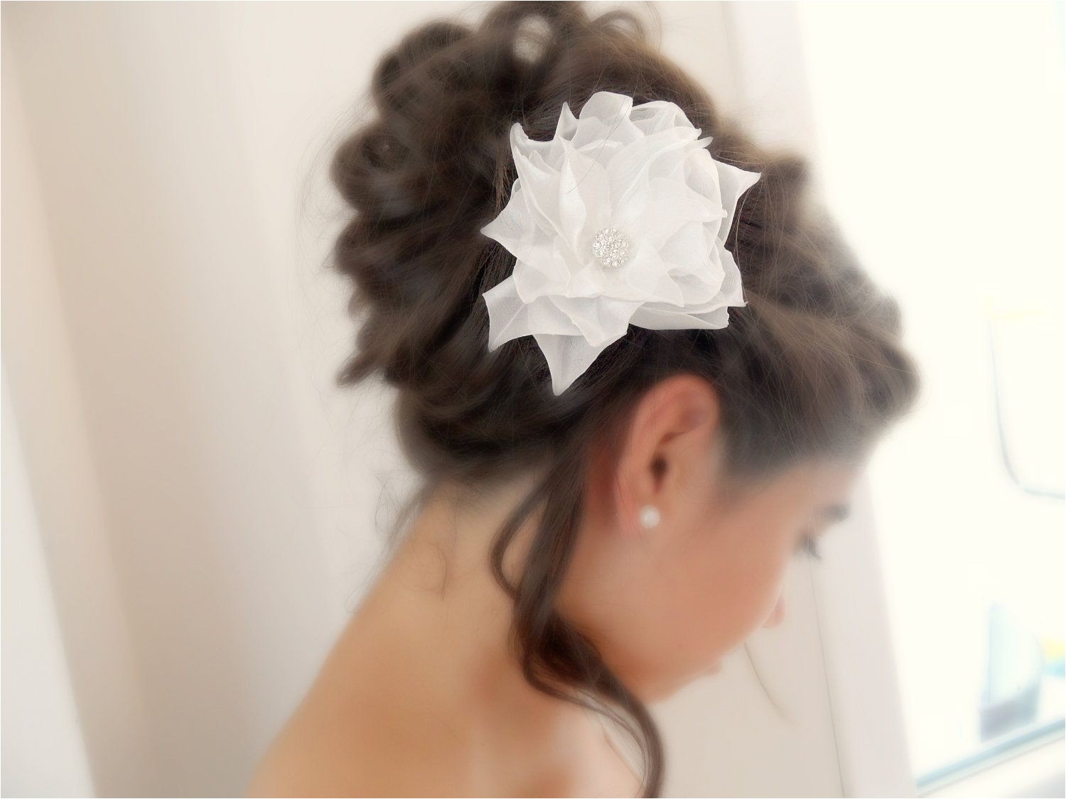 brides hair flower I would like it with orange flower