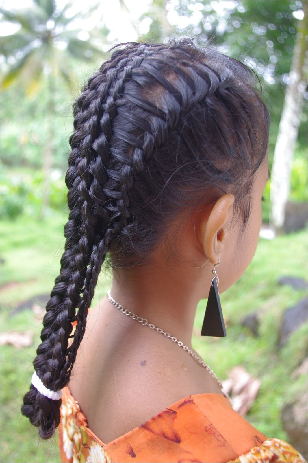 micronesian girl basket weave french