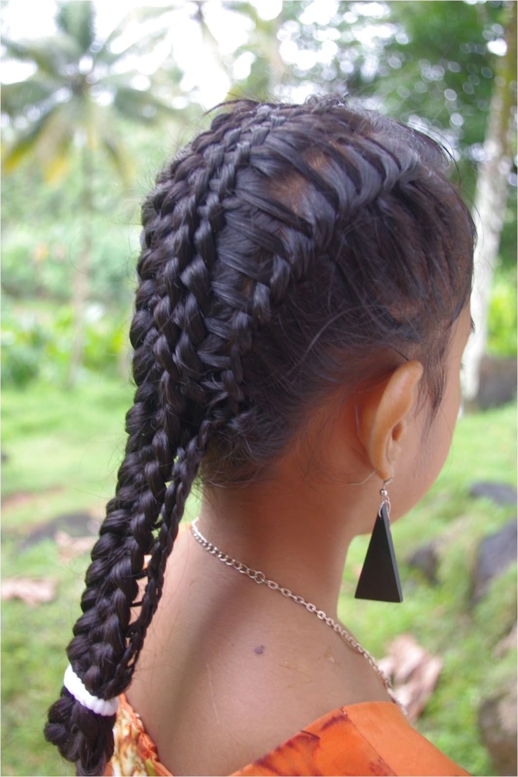 micronesian girl basket weave french