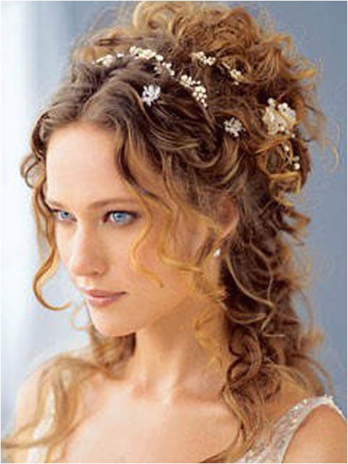 why wedding hairstyles for long curly hair are in vogue
