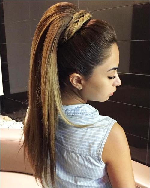 30 fetching hairstyles for straight hair to sport this season