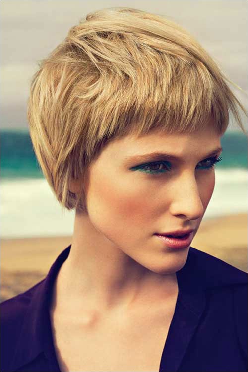 24 best easy short hairstyles for thick hair