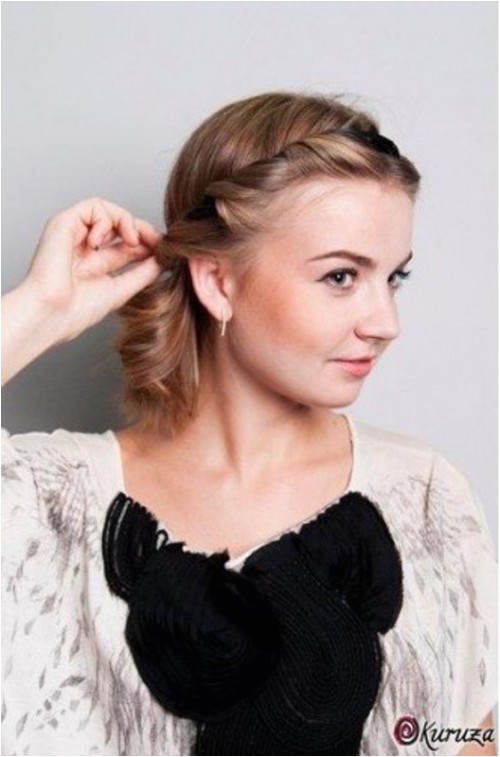 diy easy greek hairstyle with a bandage