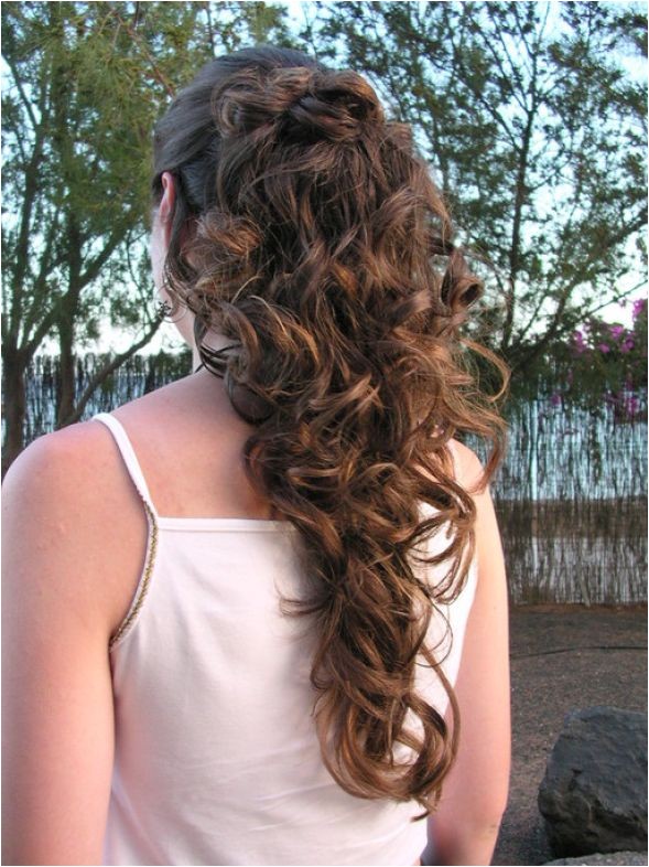 easy hairstyles for curly hair to do at