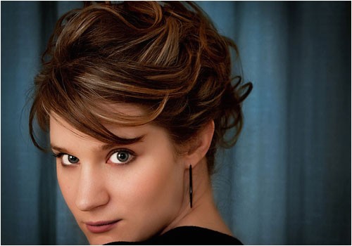 26 easy updos for short hair that look great