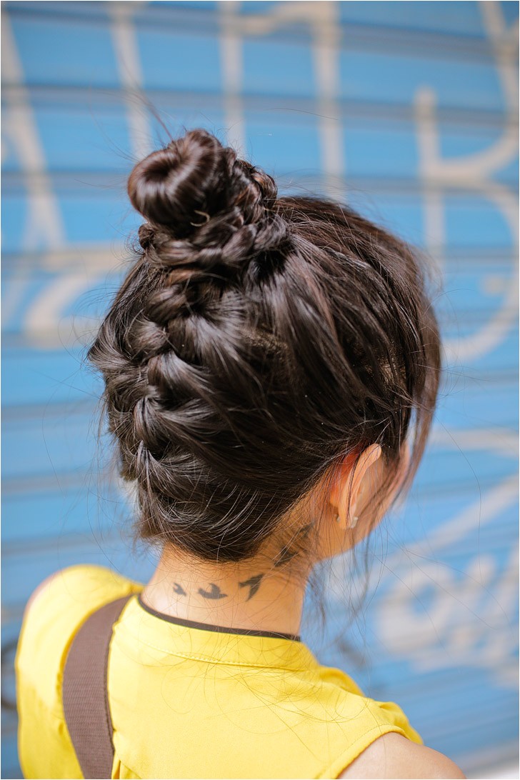 5 quick and easy hairstyles for traveling