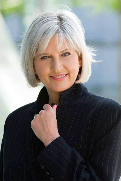 simple short hairstyles for older women