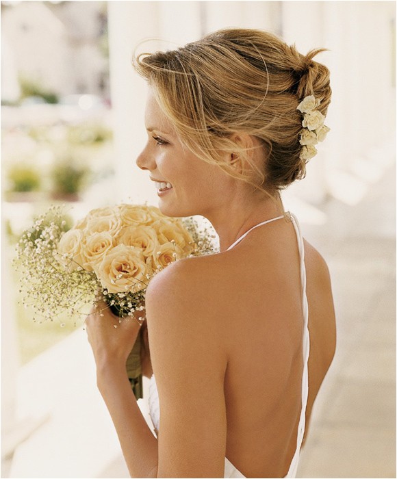 the relaxed updo for an amorous dainty wedding hairstyle