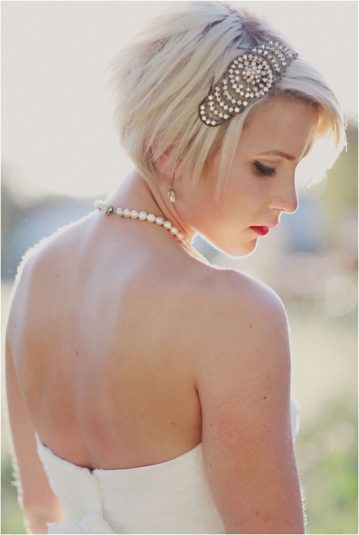 short wedding hairstyles for those who want to remain hassle free