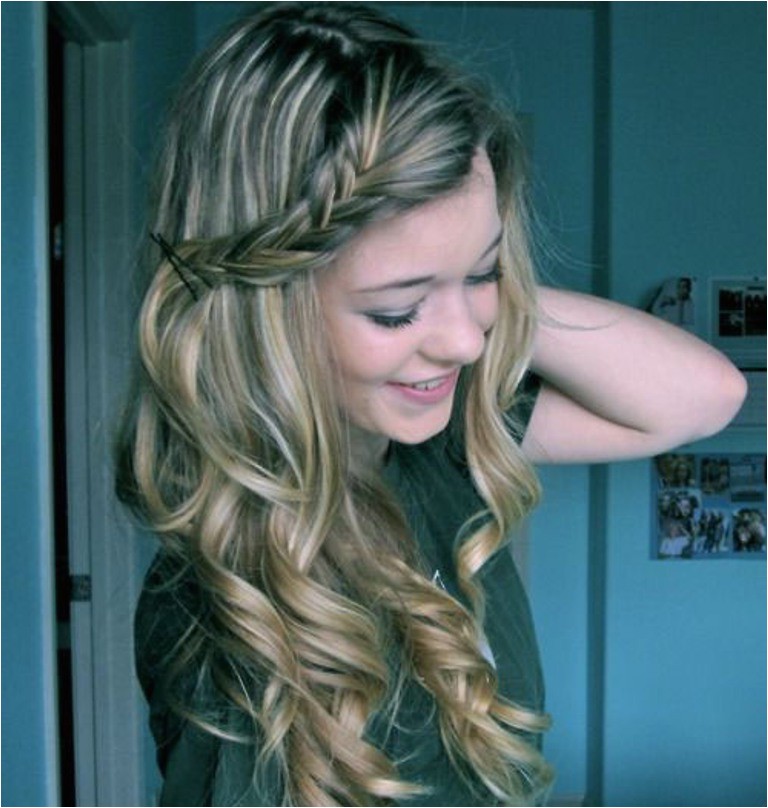 simple hairstyles for curly hair womens