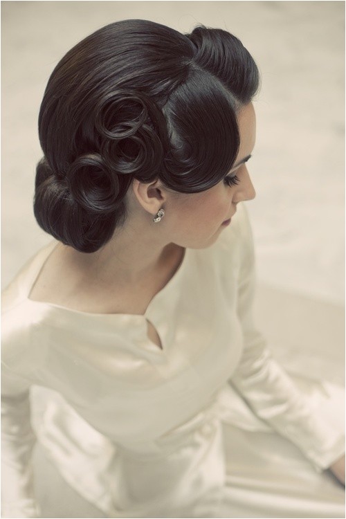 vintage hairstyles match vintage dress