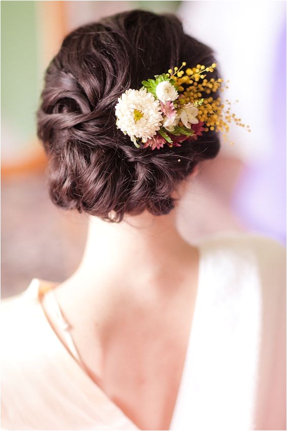 wedding hairstyles fresh flowers